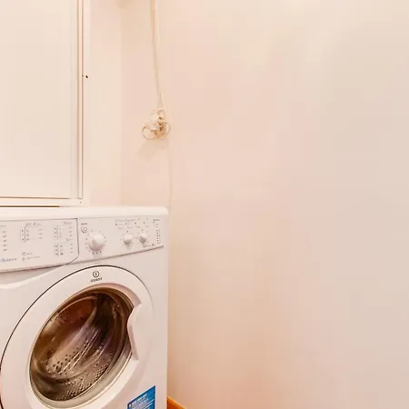 Machova Apartment, Vinohrady, City Center Praga