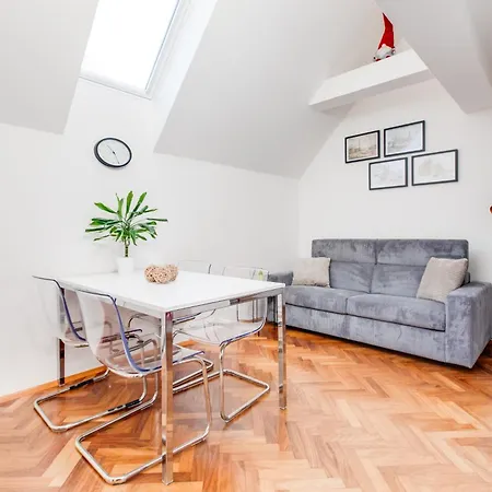 Rooftop Apartment, Vinohrady, Center Lägenhet *