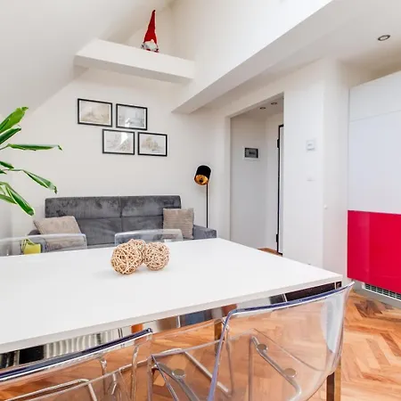 Chic & Bright Vinohrady Penthouse Appartement *