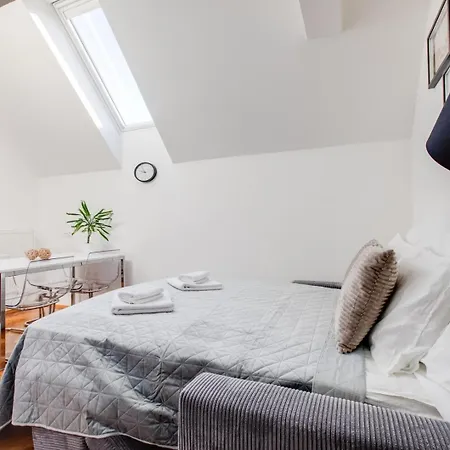 Chic & Bright Vinohrady Penthouse Appartement *