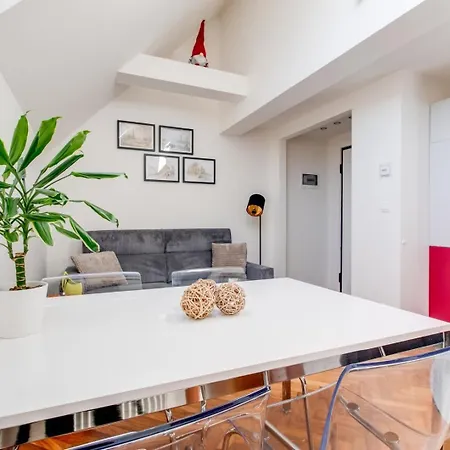 Chic & Bright Vinohrady Penthouse * Praha