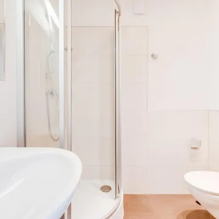 Chic & Bright Vinohrady Penthouse Appartement *