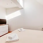 Rooftop Apartment, Vinohrady, Center 아파트 프라하